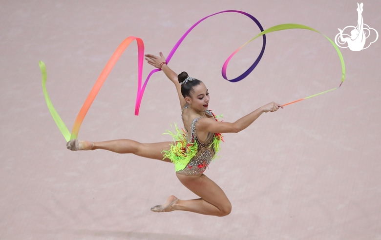Rhythmic gymnastics performance